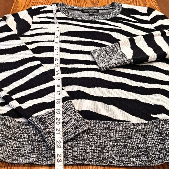 Banana Republic Women's Black and White Zebra Print Wool Blend Sweater Medium - Picture 5 of 6
